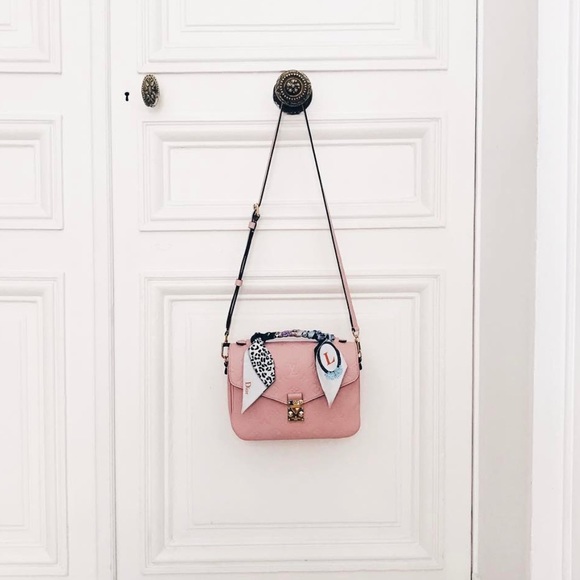 (SOLD) Louis Vuitton Pochette Métis Monogram Empreinte Leather Rose - Picture 11 of 13